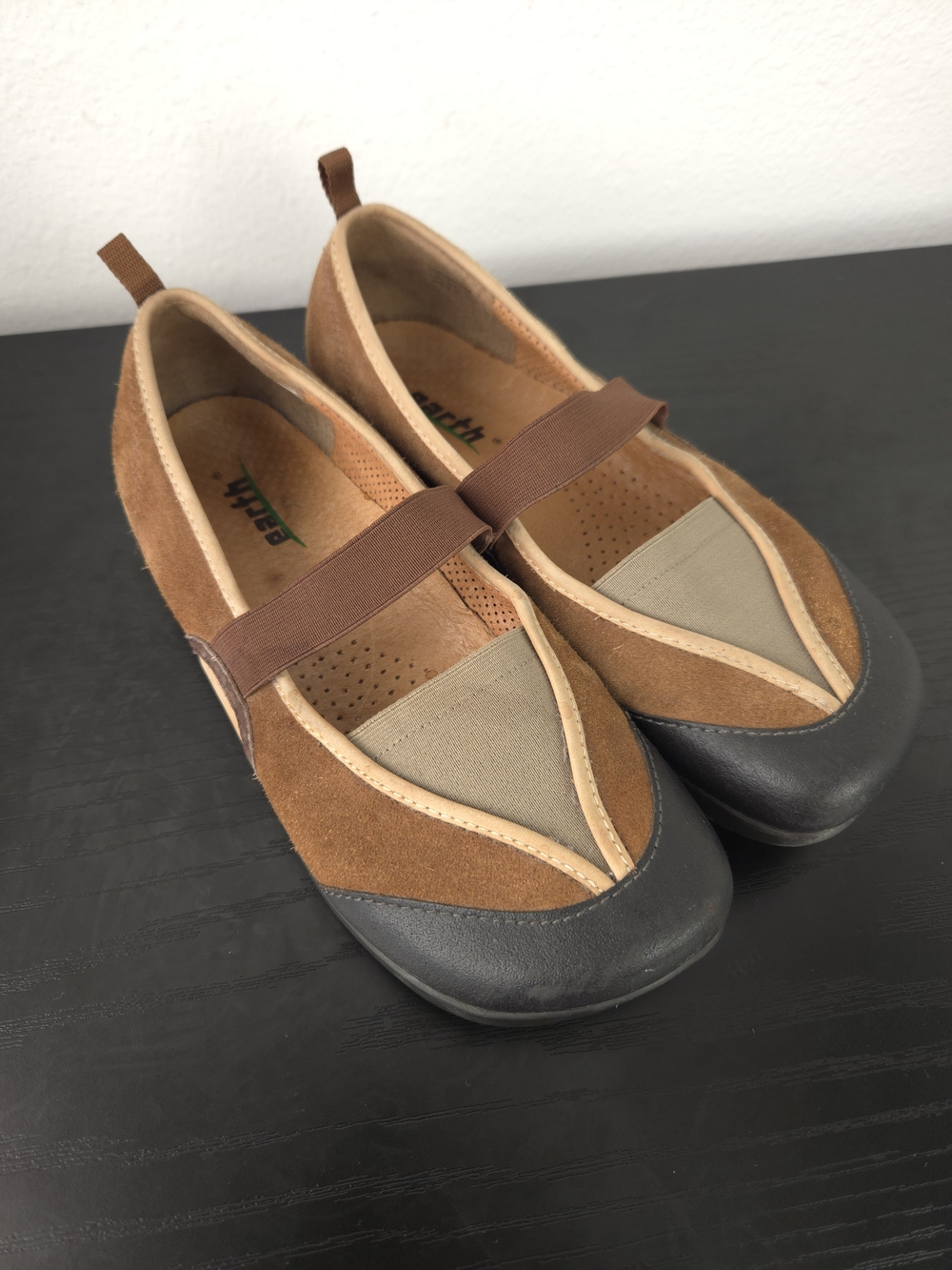 Earth Shoes Intrigue Suede Mary Jane Flats Brown Taupe Comfort Walking 7B